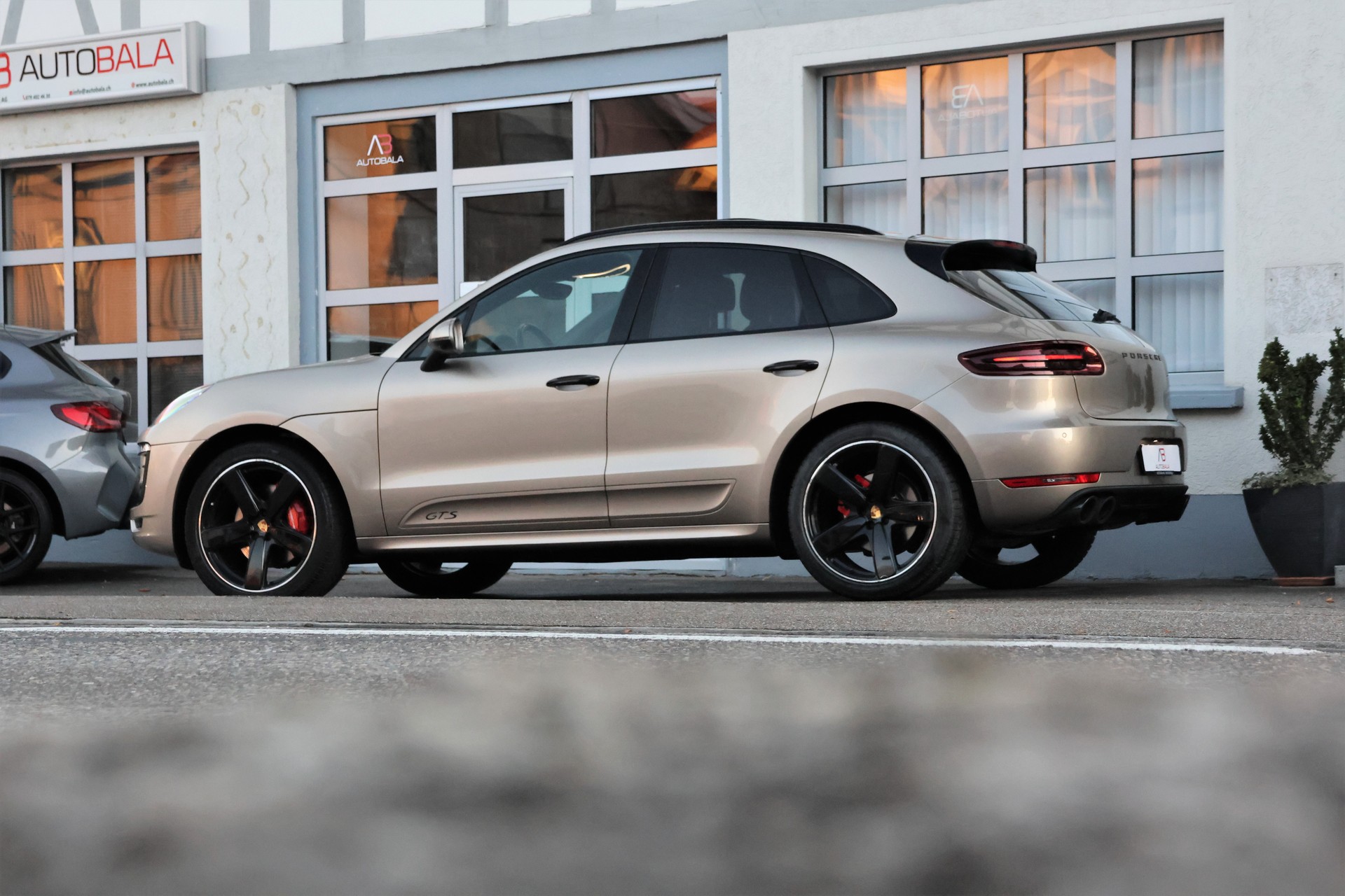PORSCHE Macan GTS PDK (CH)-image-3