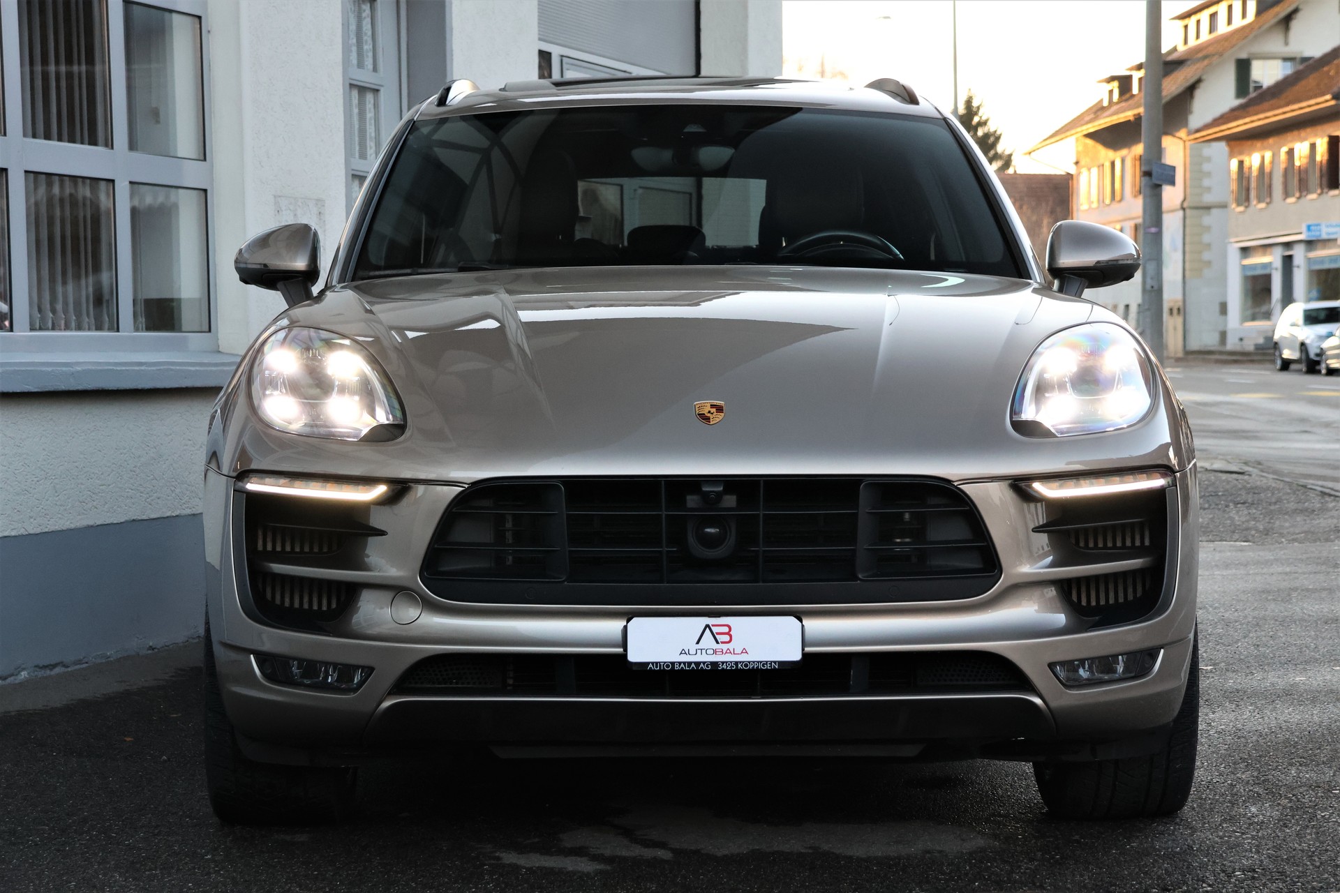 PORSCHE Macan GTS PDK (CH)-image-2