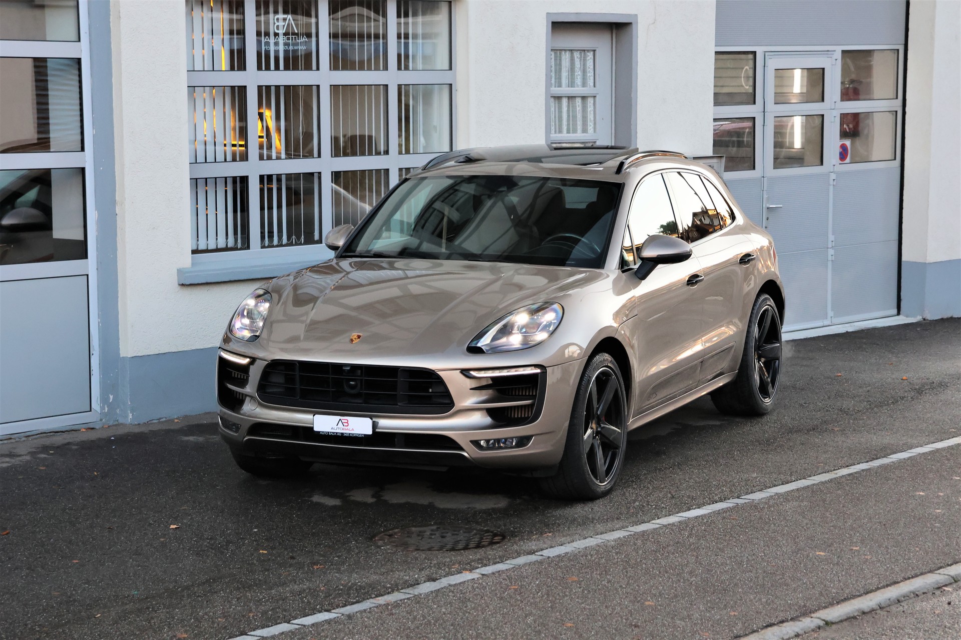 PORSCHE Macan GTS PDK (CH)-image-0