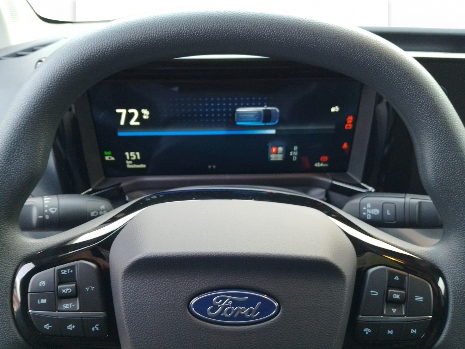 FORD E-Transit Courier Van Trend-image-9
