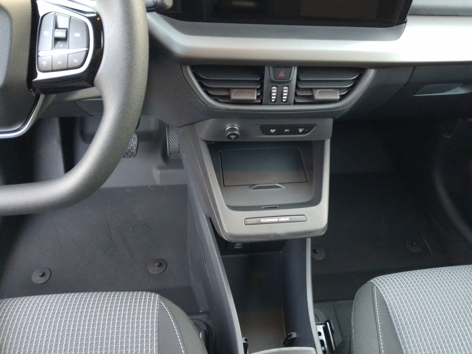 FORD E-Transit Courier Van Trend-image-12