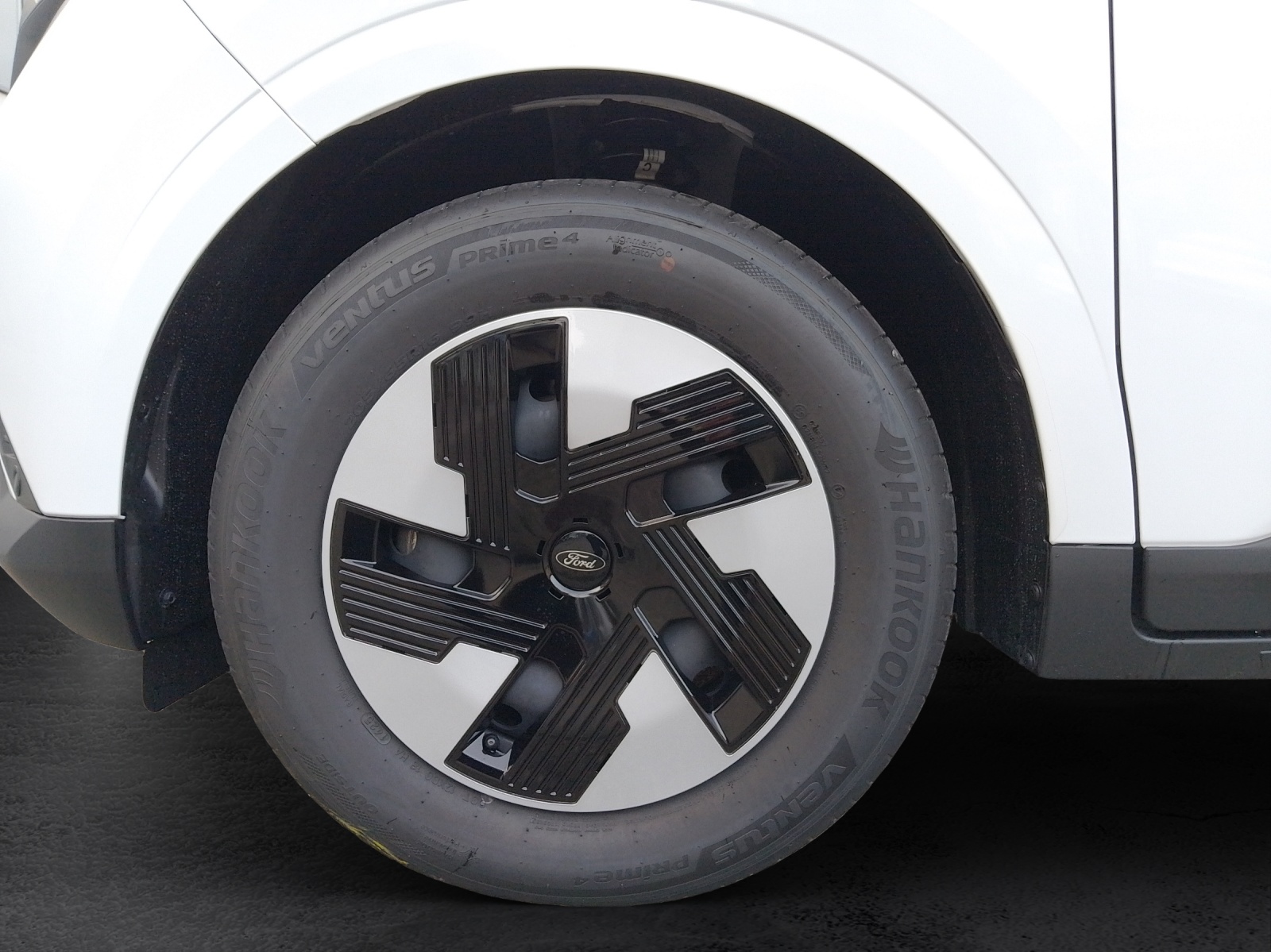 FORD E-Transit Courier Van Trend-image-14