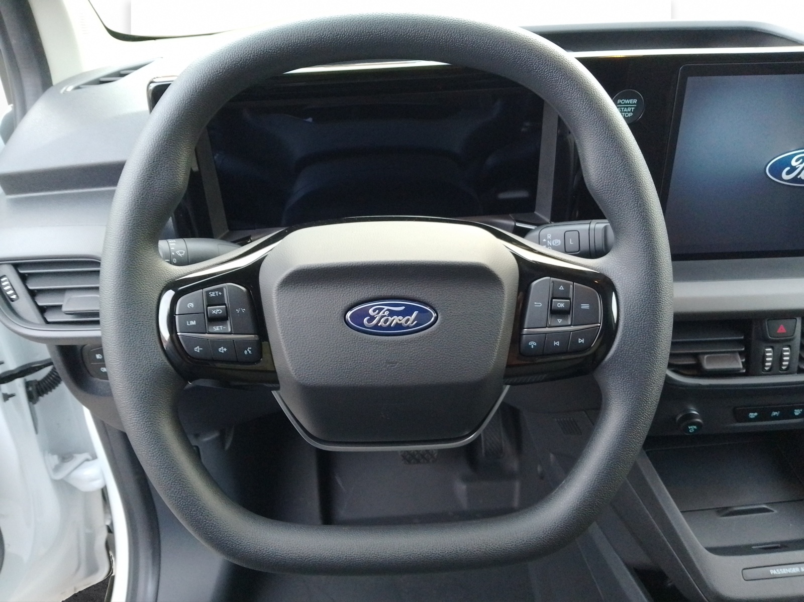 FORD E-Transit Courier Van Trend-image-8