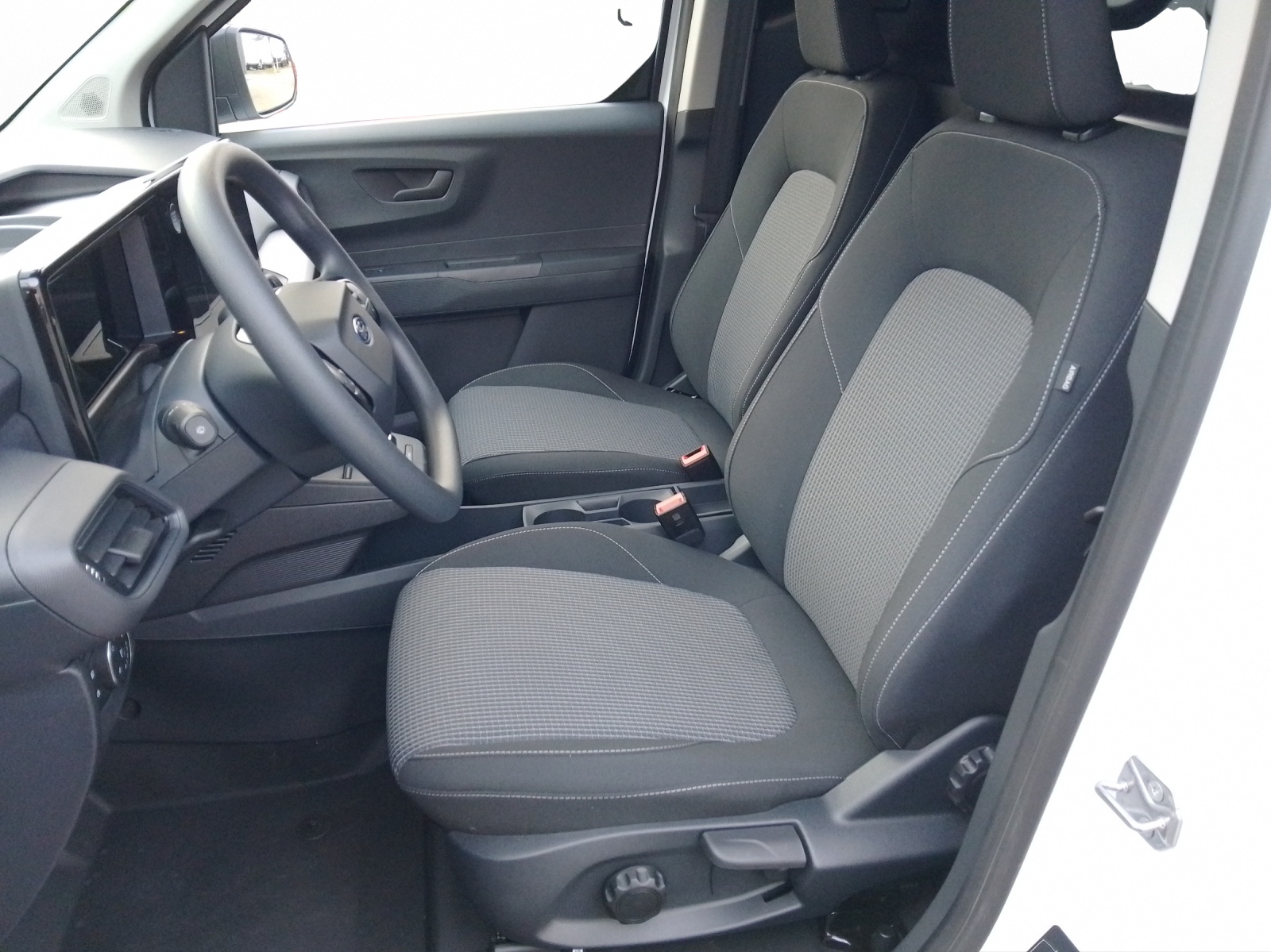 FORD E-Transit Courier Van Trend-image-10
