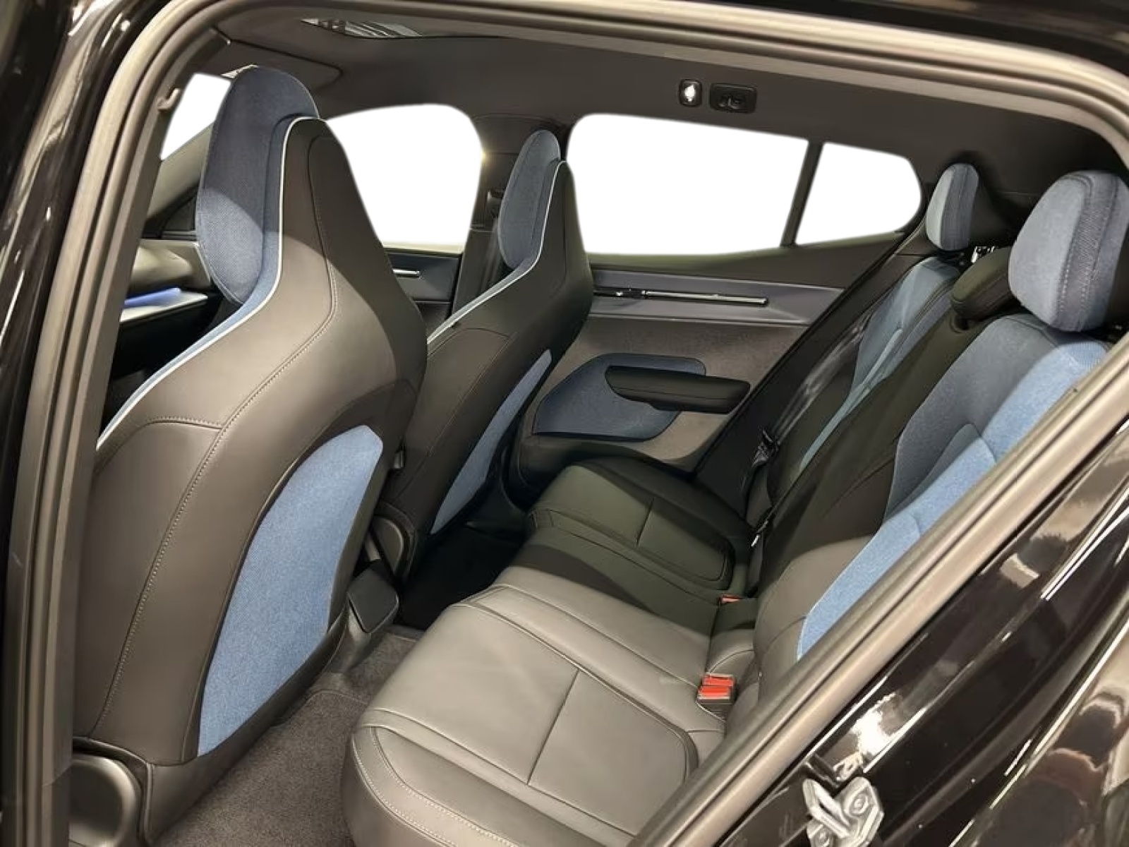 VOLVO EX30 E60 69kWh Twin Ultra-image-12