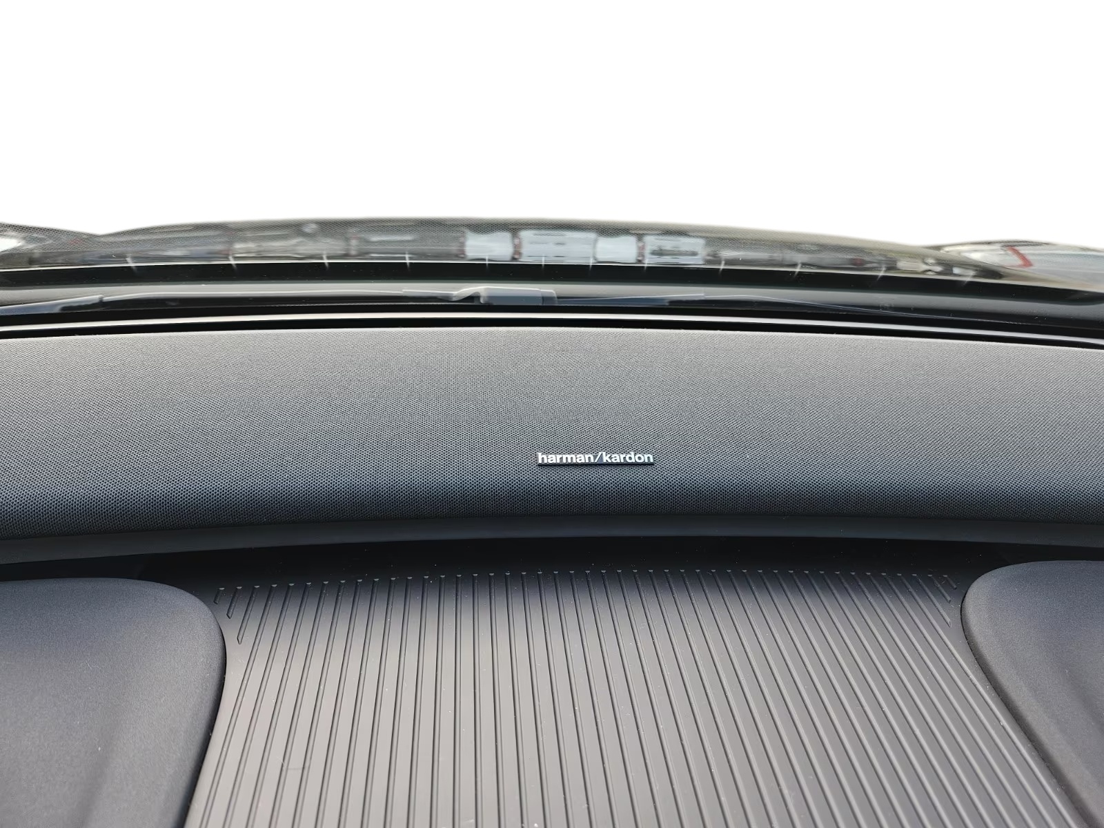 VOLVO EX30 E60 69kWh Twin Ultra-image-13