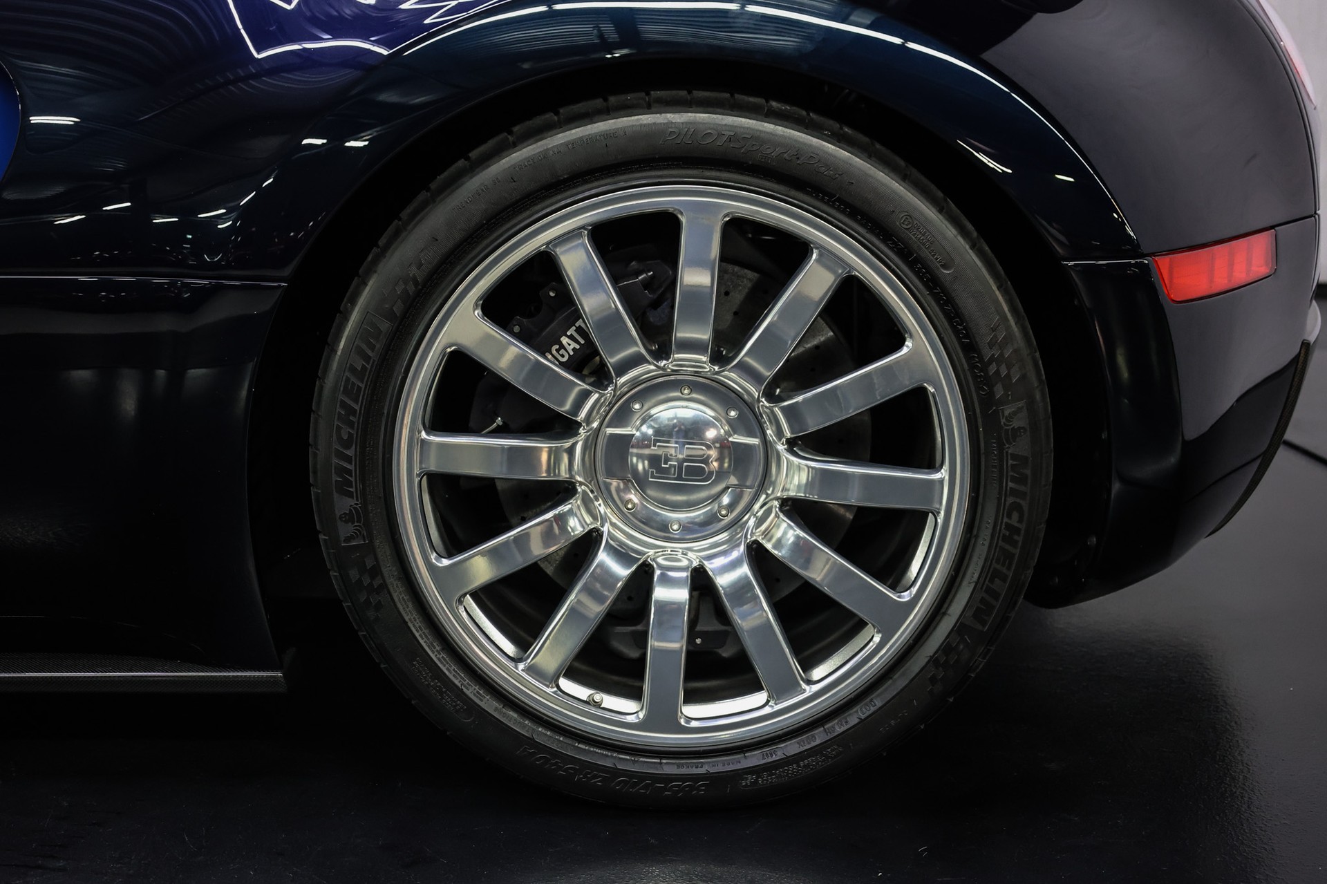 BUGATTI VEYRON 16.4-image-23