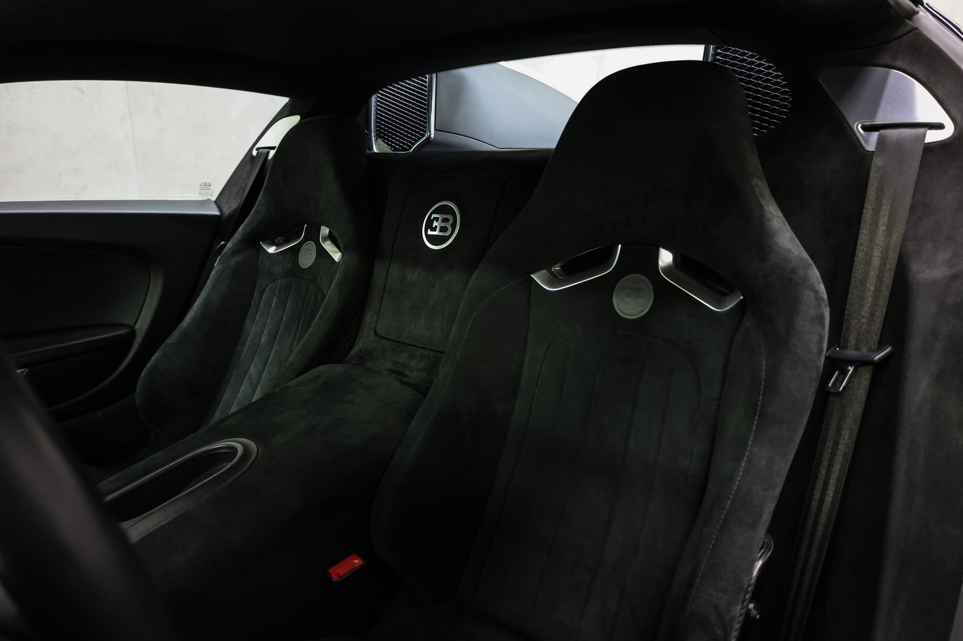 BUGATTI VEYRON 16.4-image-19