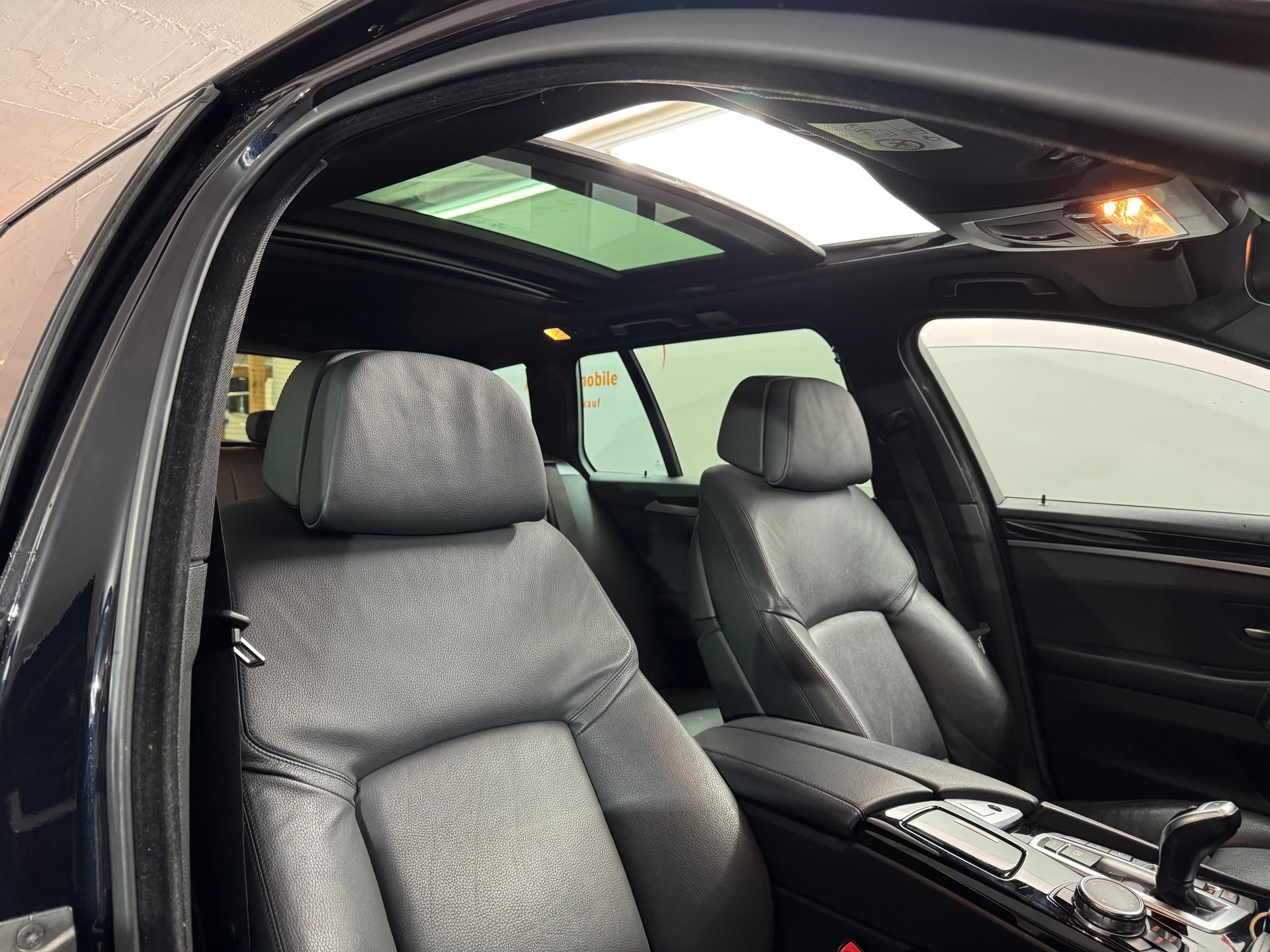 BMW M550d Touring xDrive Steptronic-image-10