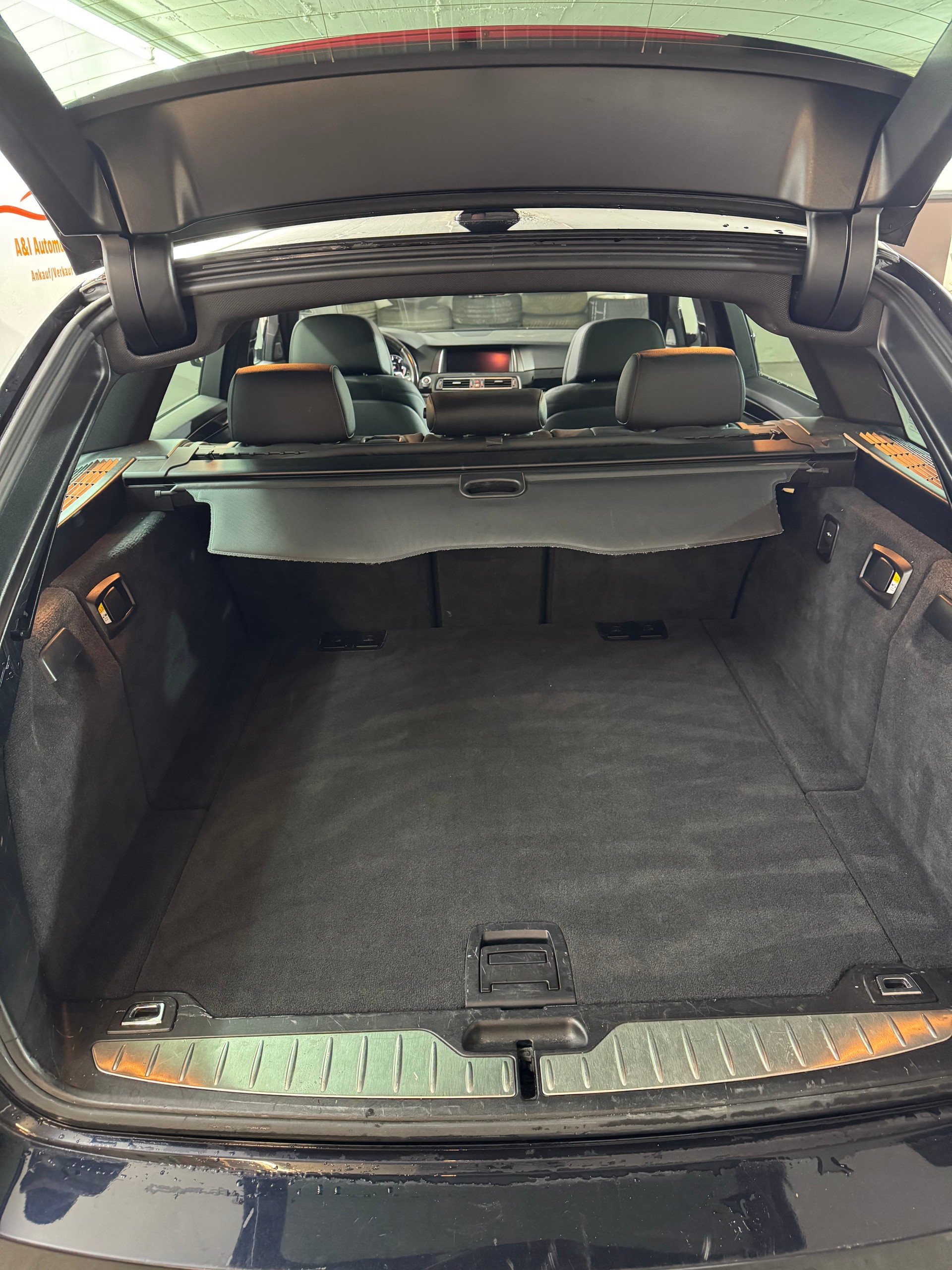 BMW M550d Touring xDrive Steptronic-image-12