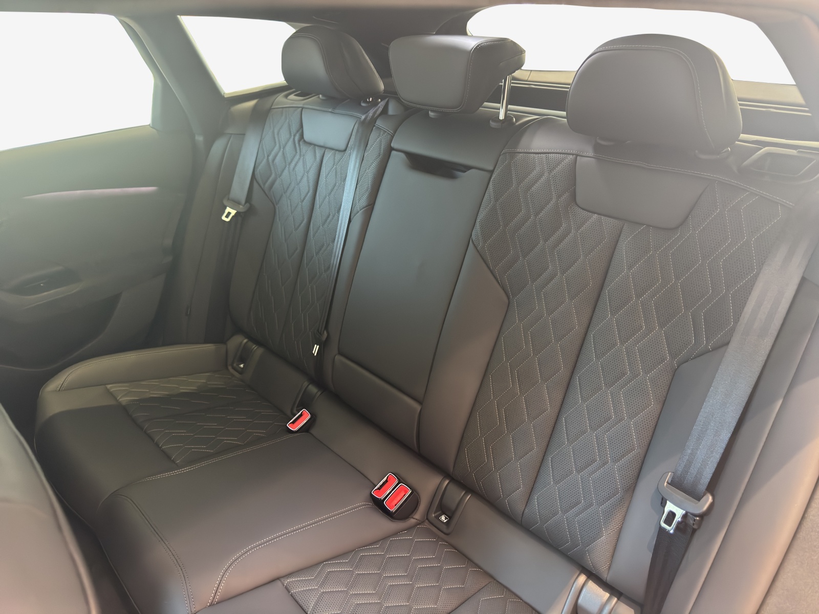 AUDI S6 Avant e-tron quattro-image-11