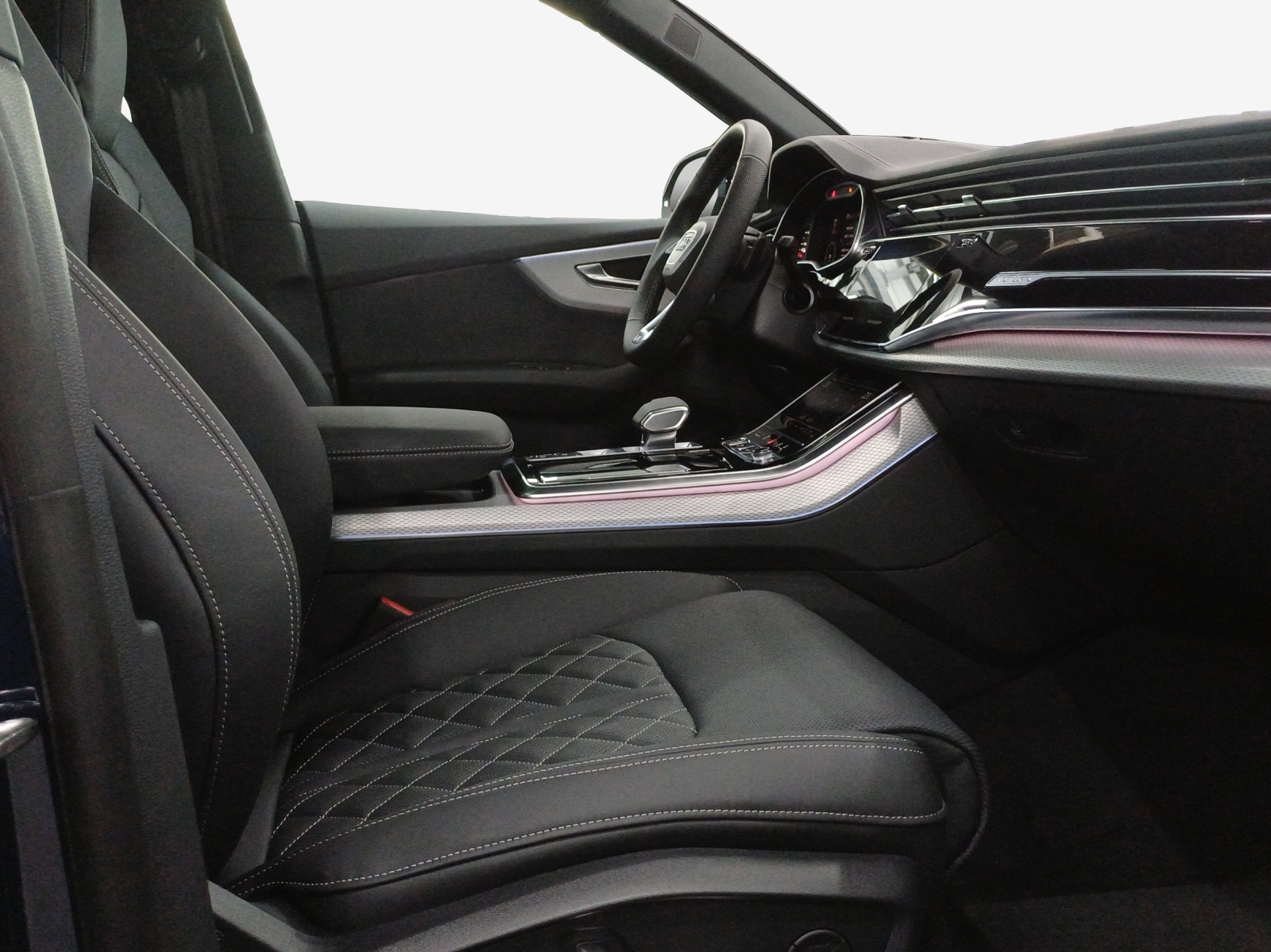 AUDI Q8 SUV TFSI e quattro 290 kW Attraction tiptronic-image-13