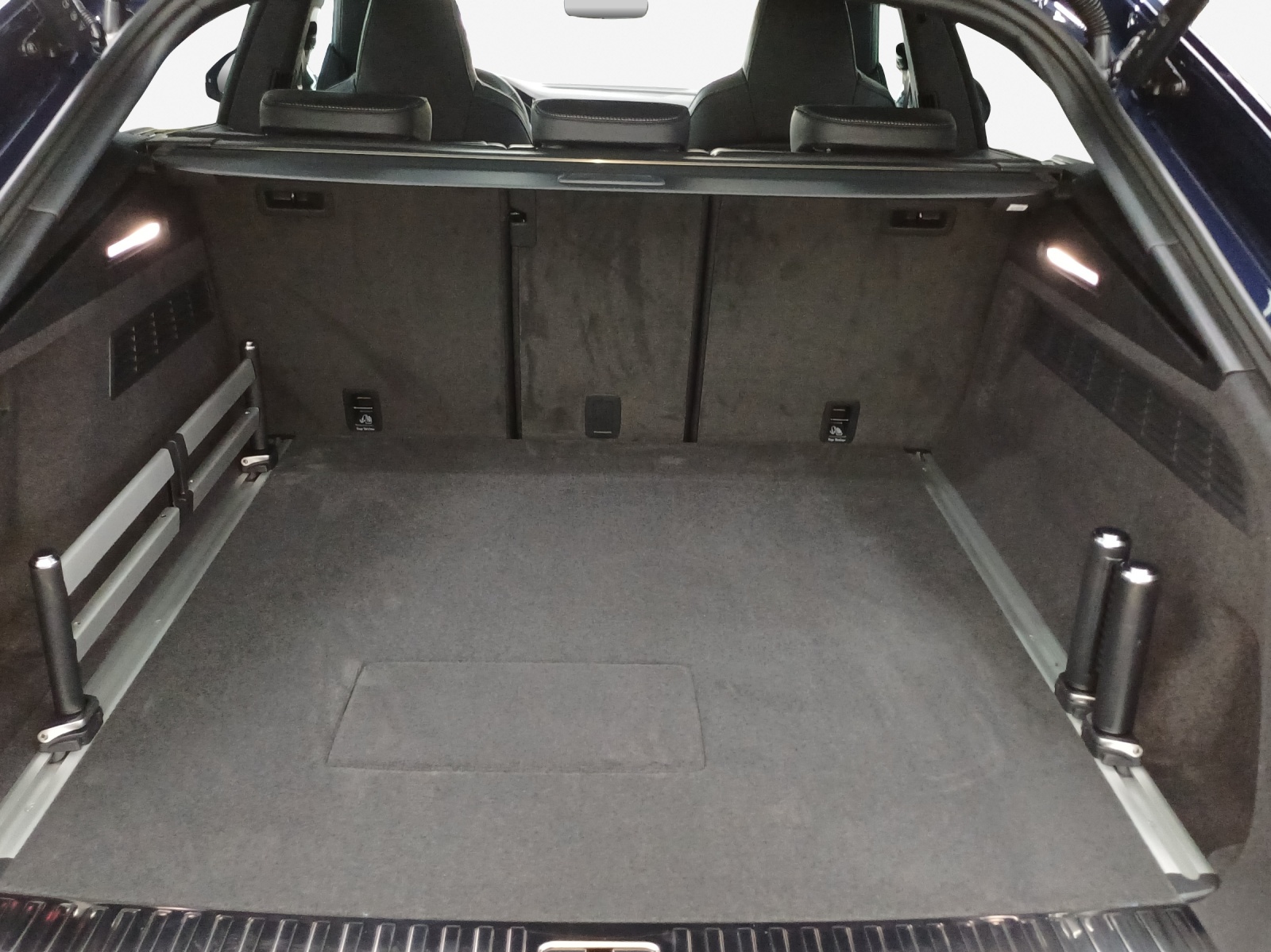 AUDI Q8 SUV TFSI e quattro 290 kW Attraction tiptronic-image-12