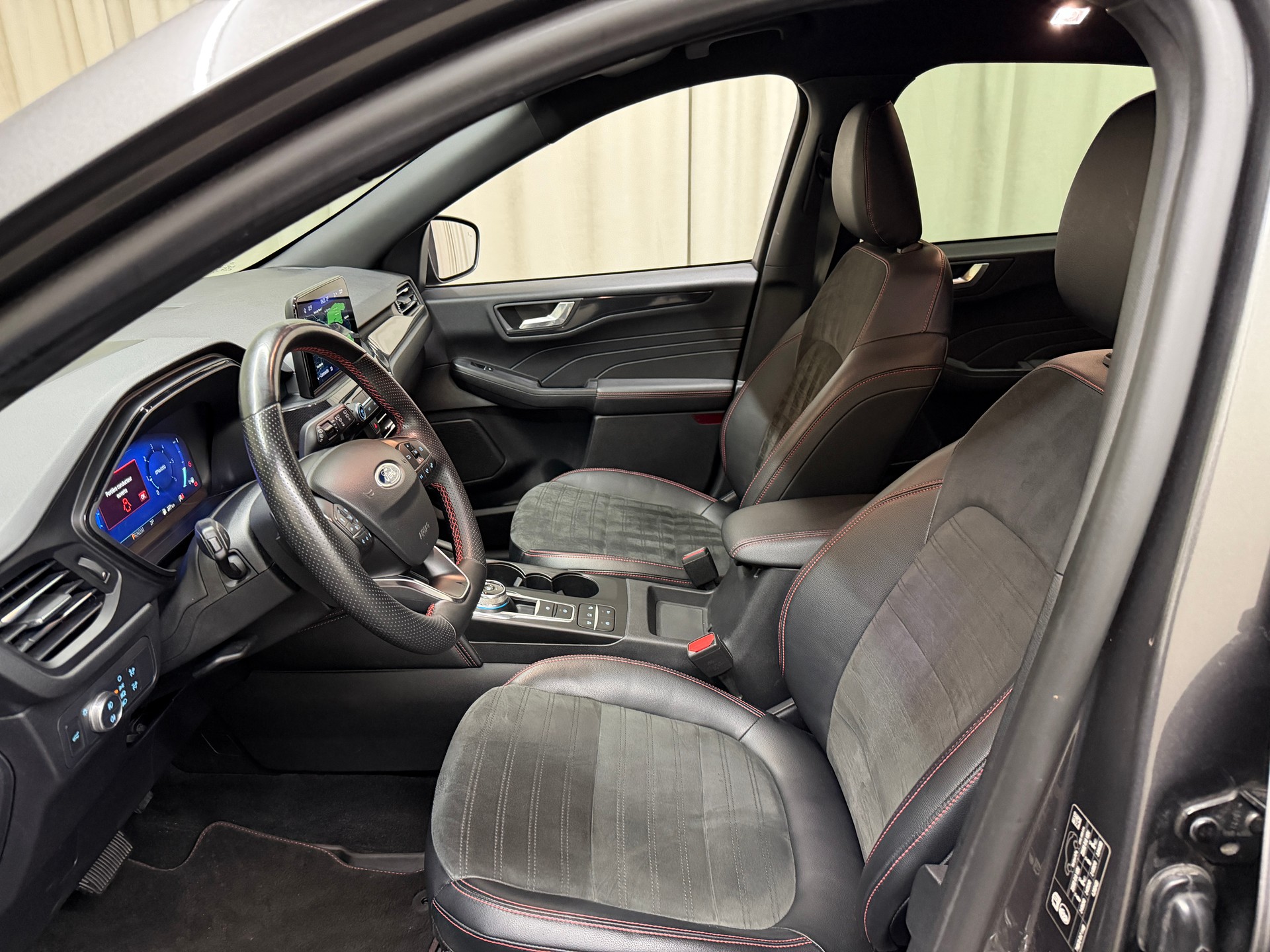 FORD Kuga 2.0 TDCi EcoBlue ST-Line X 4WD-image-6