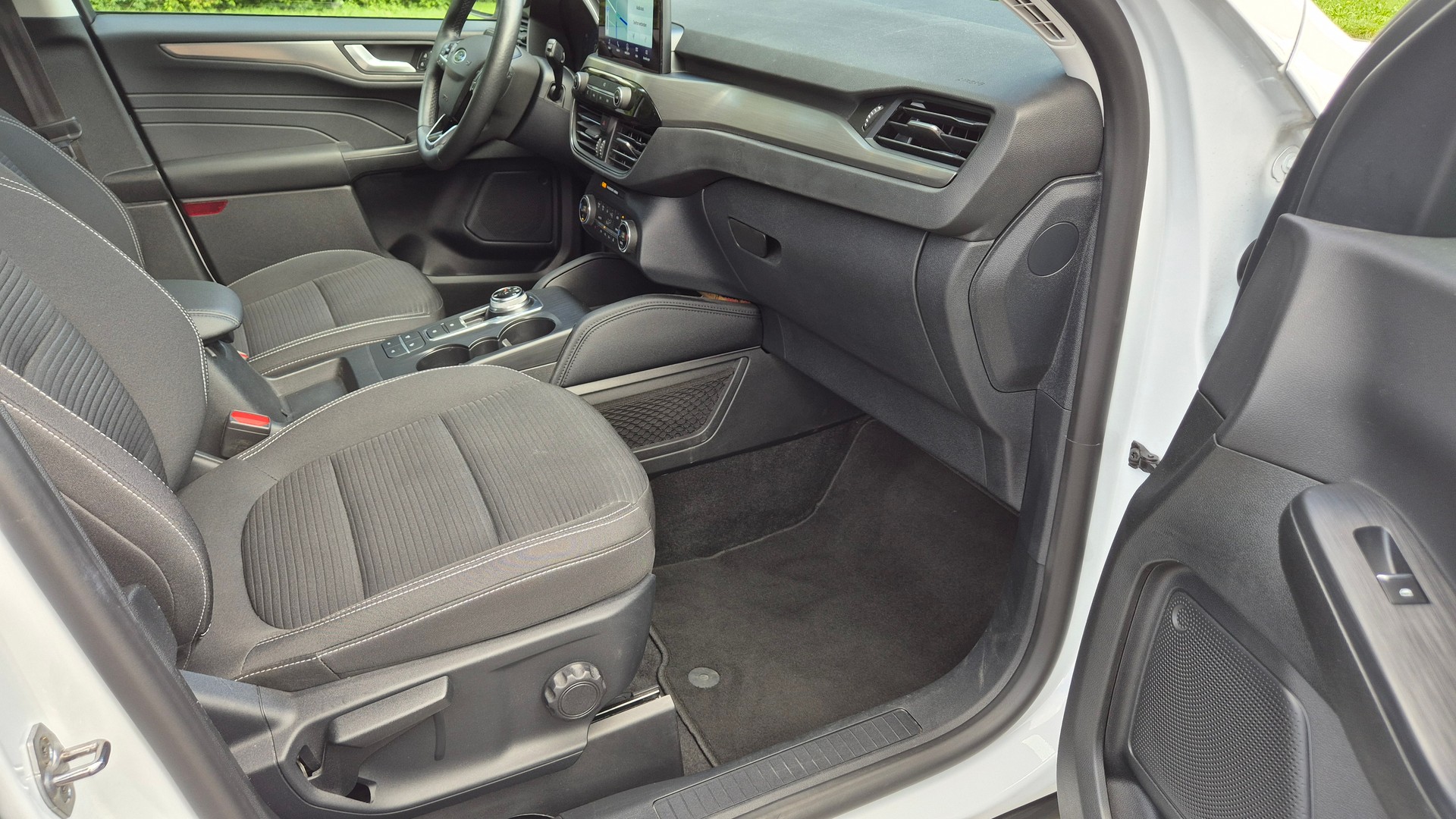 FORD Kuga 2.5 PHEV Titanium 2WD-image-12