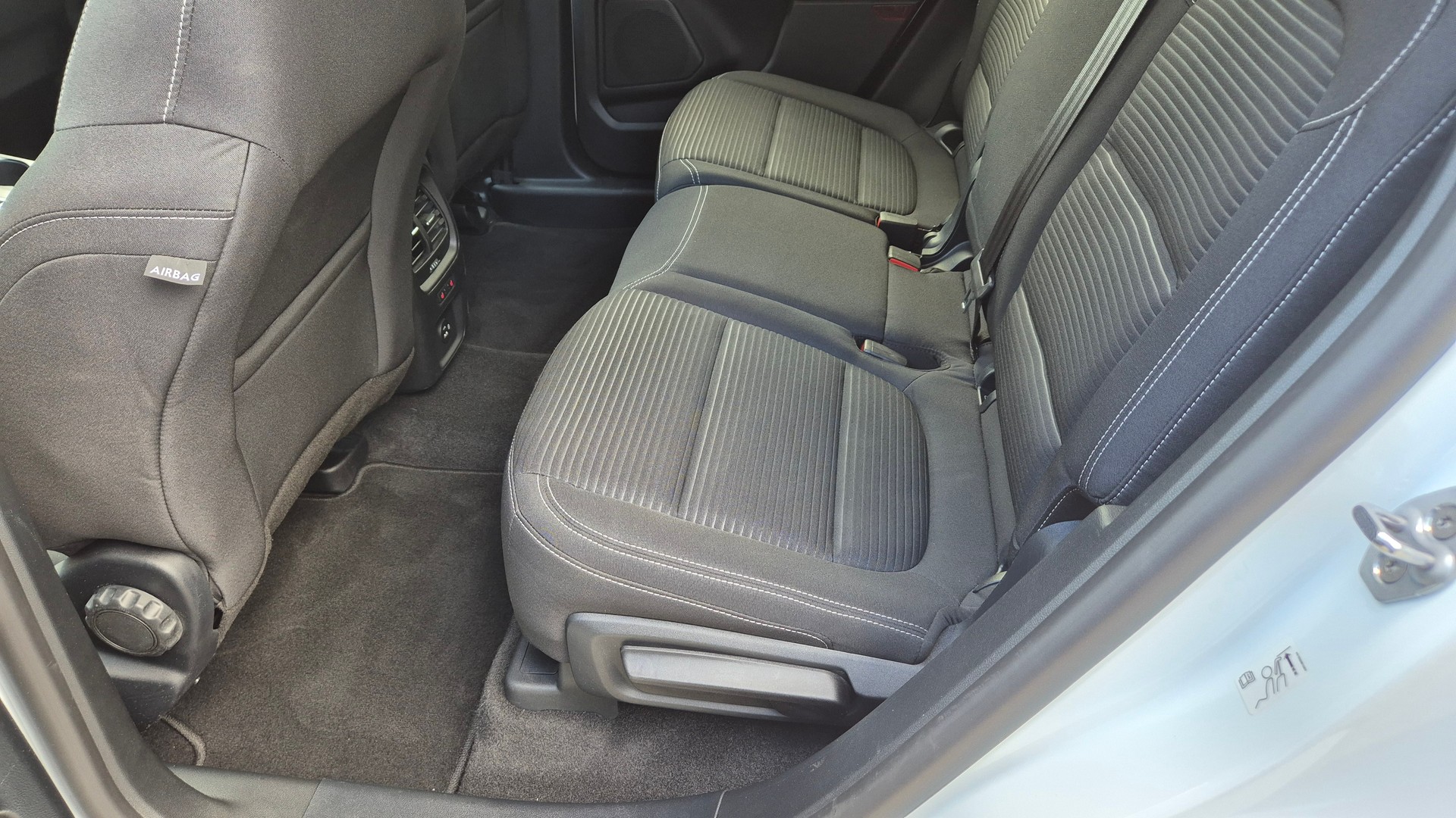 FORD Kuga 2.5 PHEV Titanium 2WD-image-9