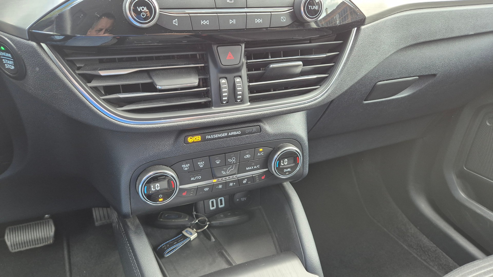 FORD Kuga 2.5 PHEV Titanium 2WD-image-14