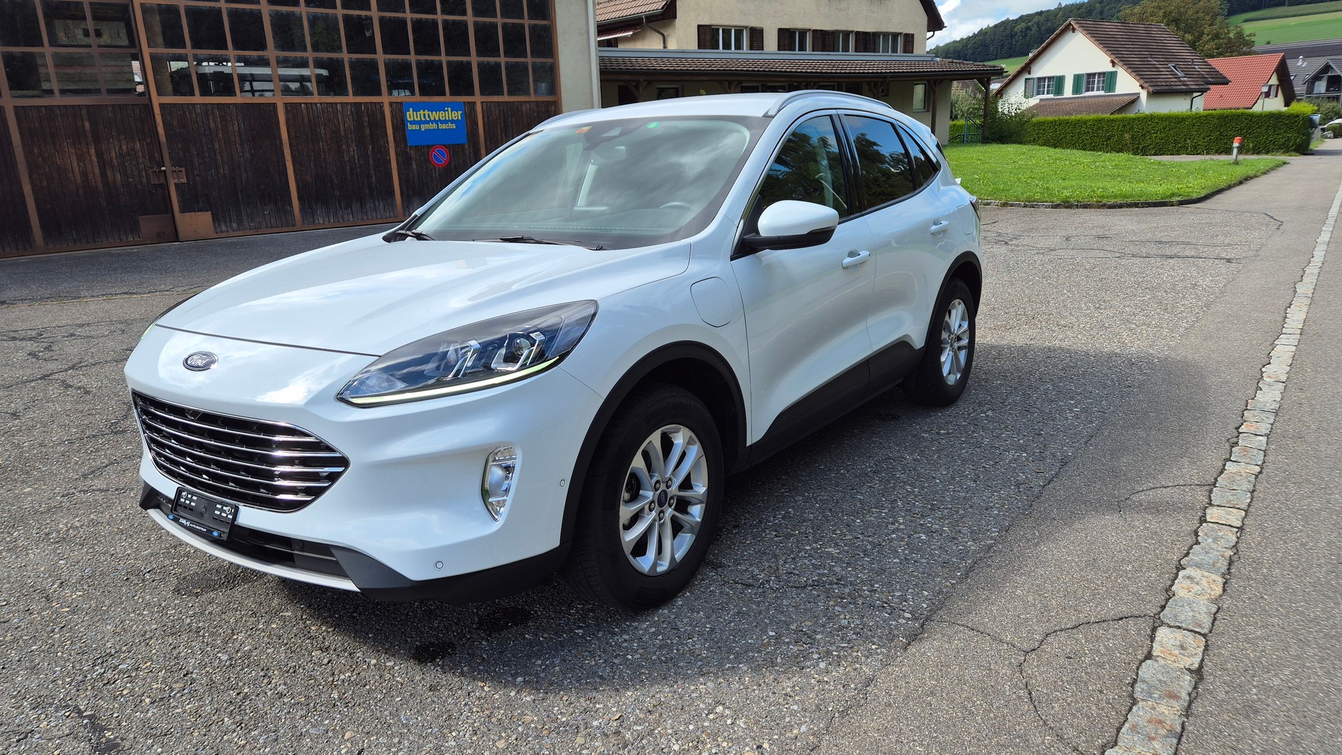 FORD Kuga 2.5 PHEV Titanium 2WD-image-0
