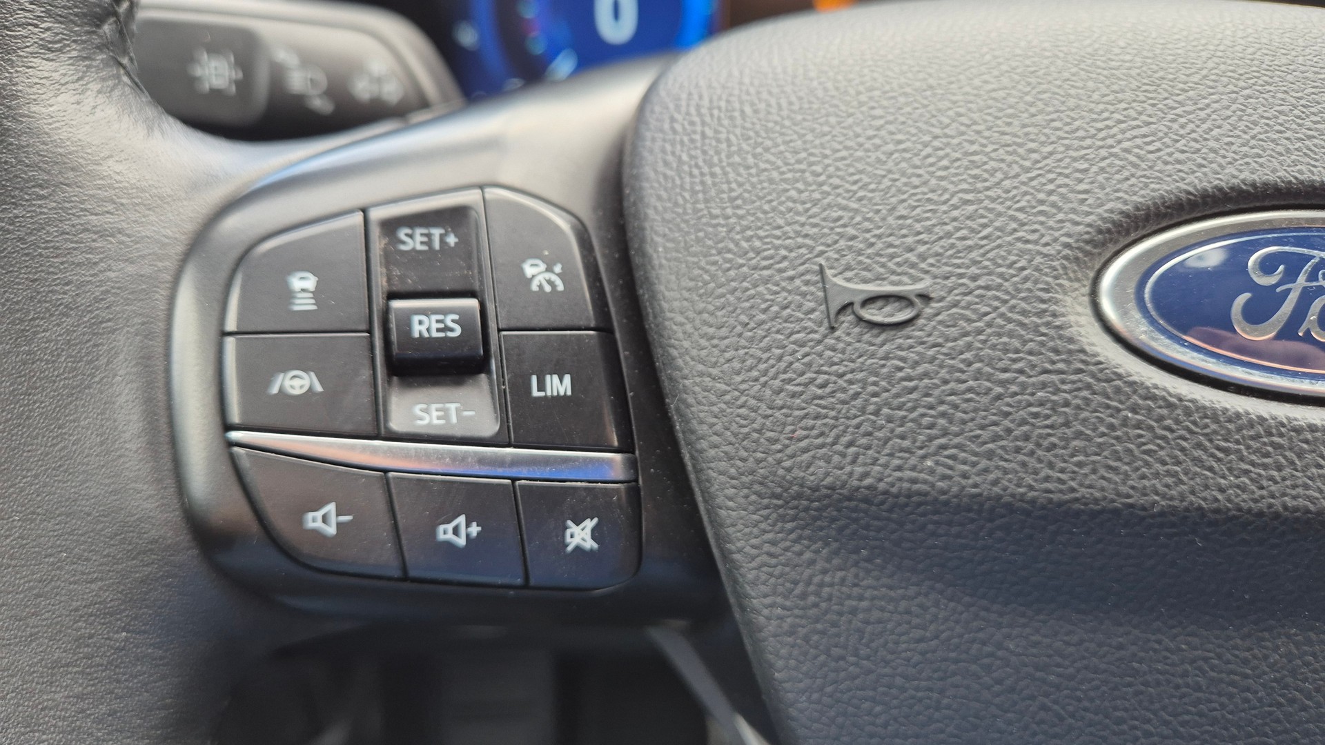 FORD Kuga 2.5 PHEV Titanium 2WD-image-19