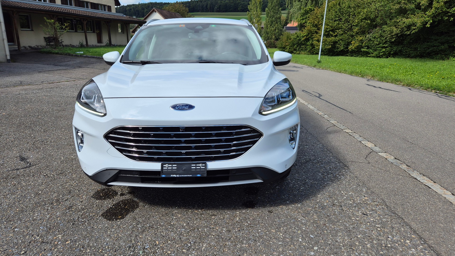 FORD Kuga 2.5 PHEV Titanium 2WD-image-1