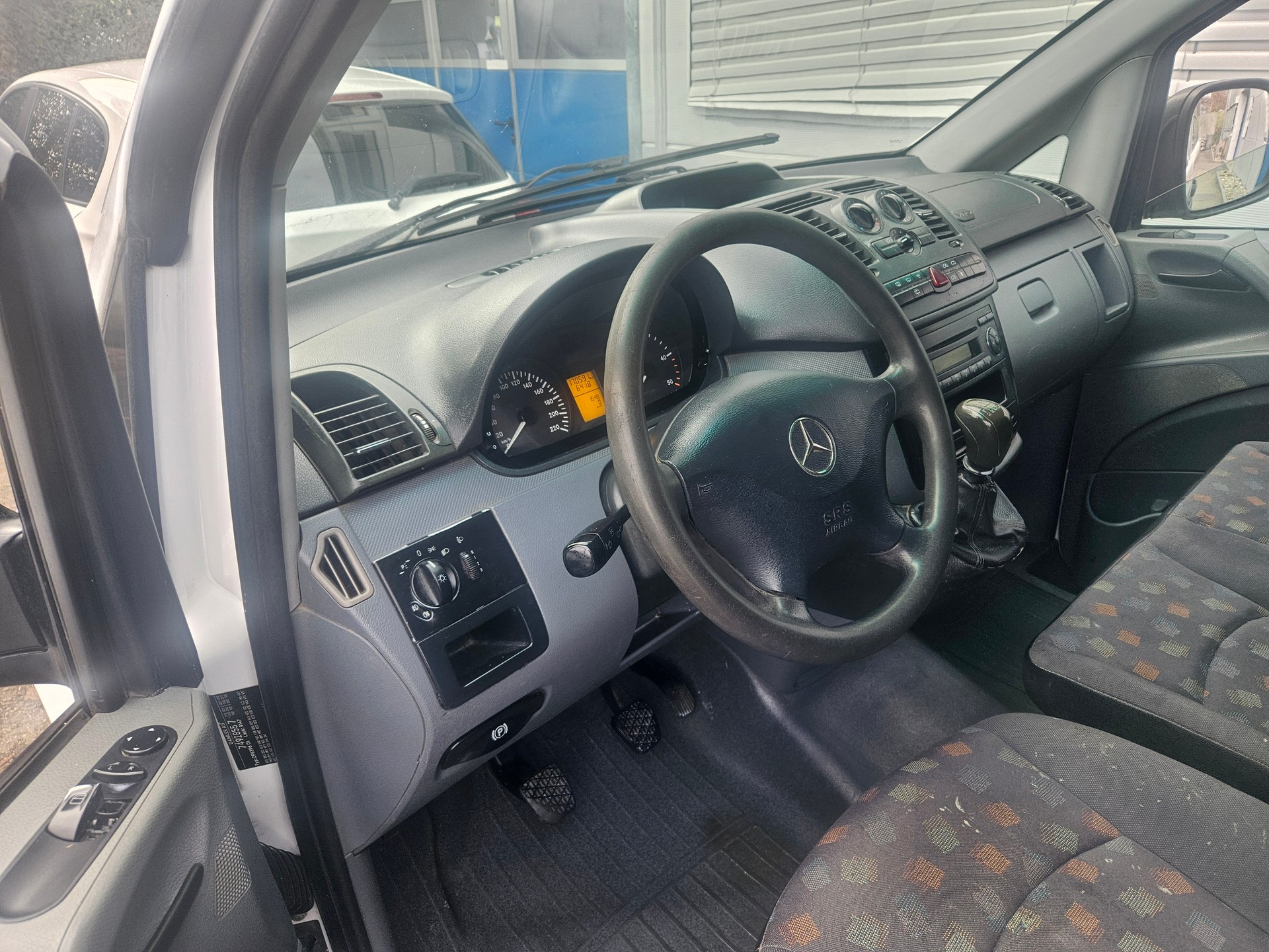 MERCEDES-BENZ Vito 109 CDI-image-3