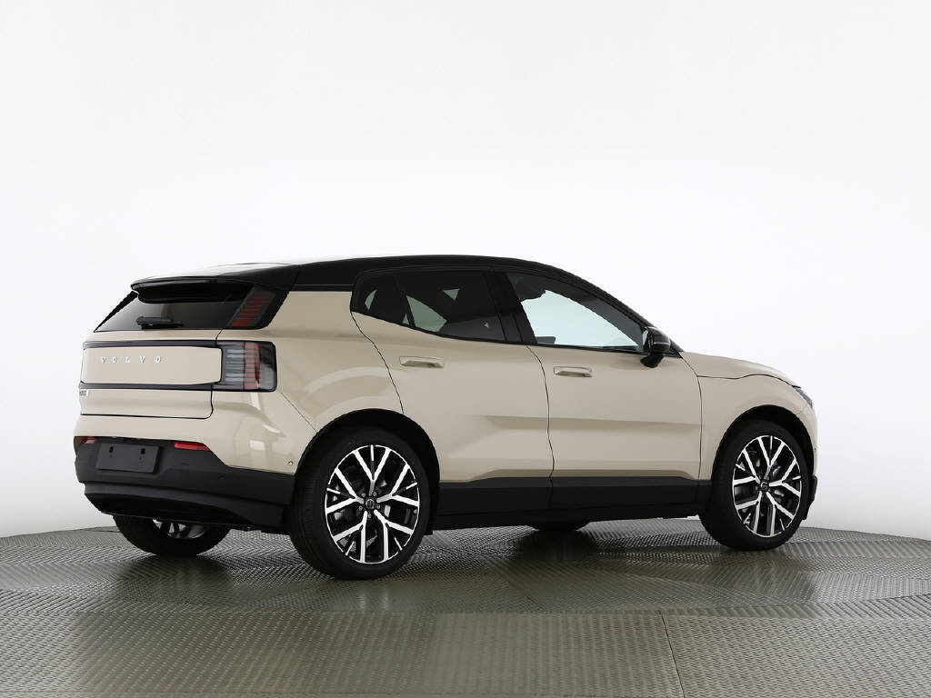 VOLVO EX 30 P8 Twin Ultra Performance AWD-image-13