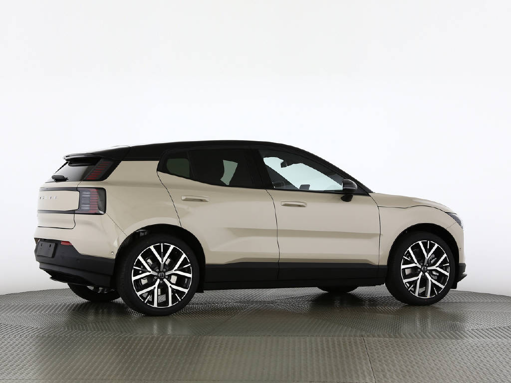 VOLVO EX 30 P8 Twin Ultra Performance AWD-image-14