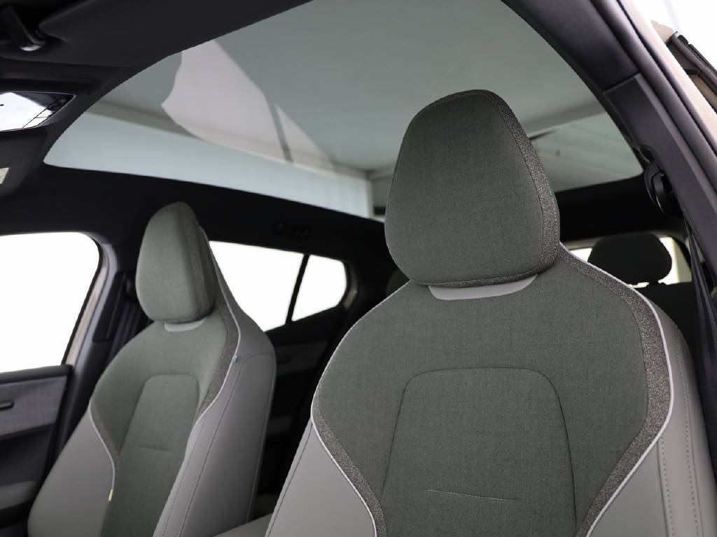 VOLVO EX 30 P8 Twin Ultra Performance AWD-image-2