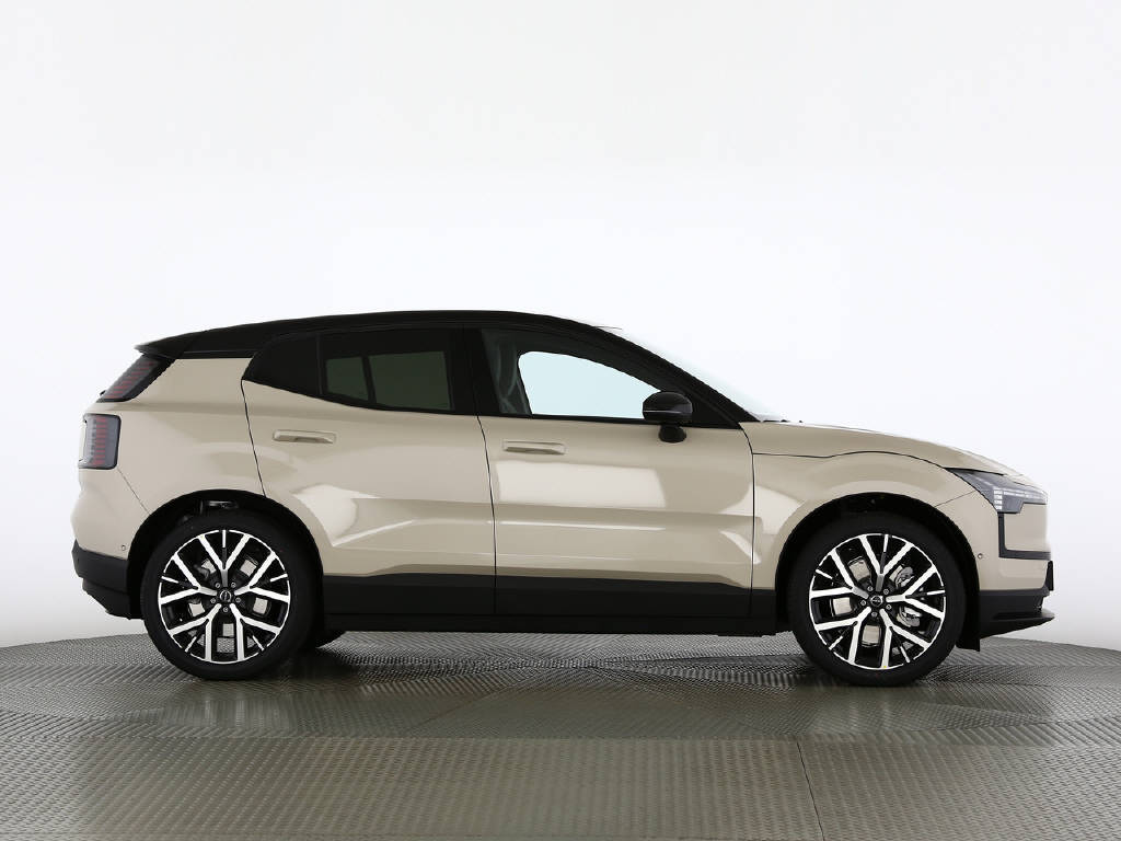 VOLVO EX 30 P8 Twin Ultra Performance AWD-image-16