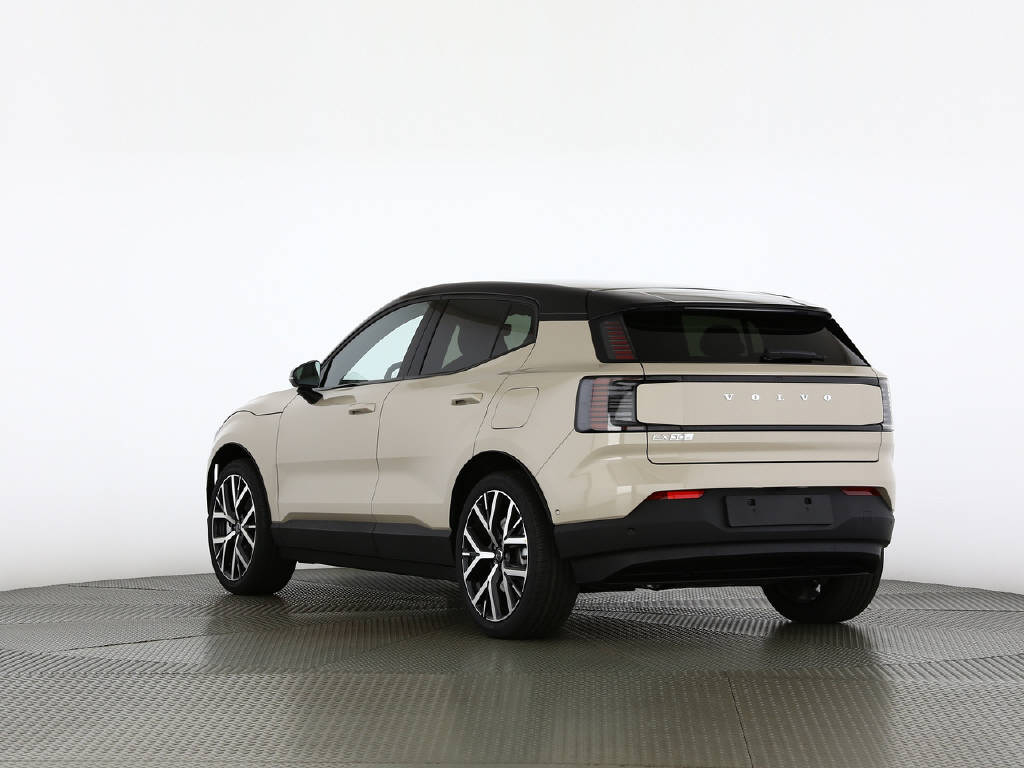 VOLVO EX 30 P8 Twin Ultra Performance AWD-image-8