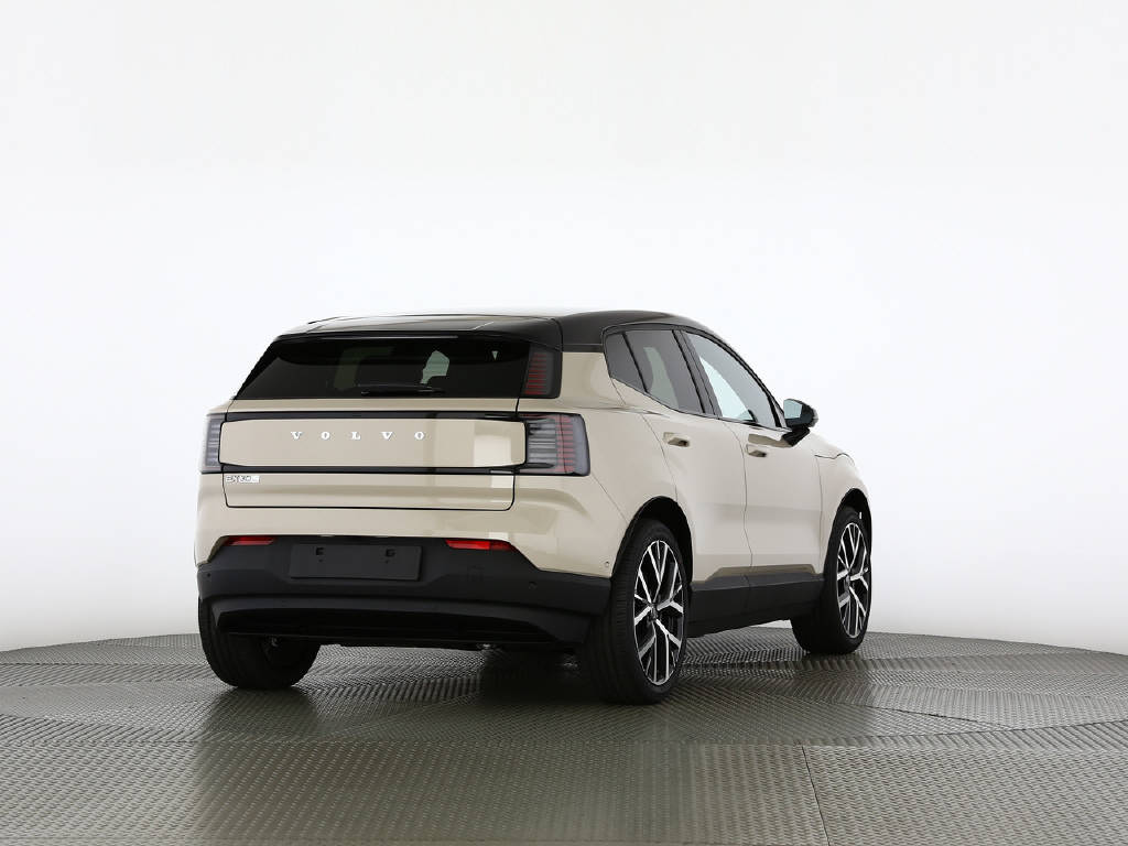 VOLVO EX 30 P8 Twin Ultra Performance AWD-image-11