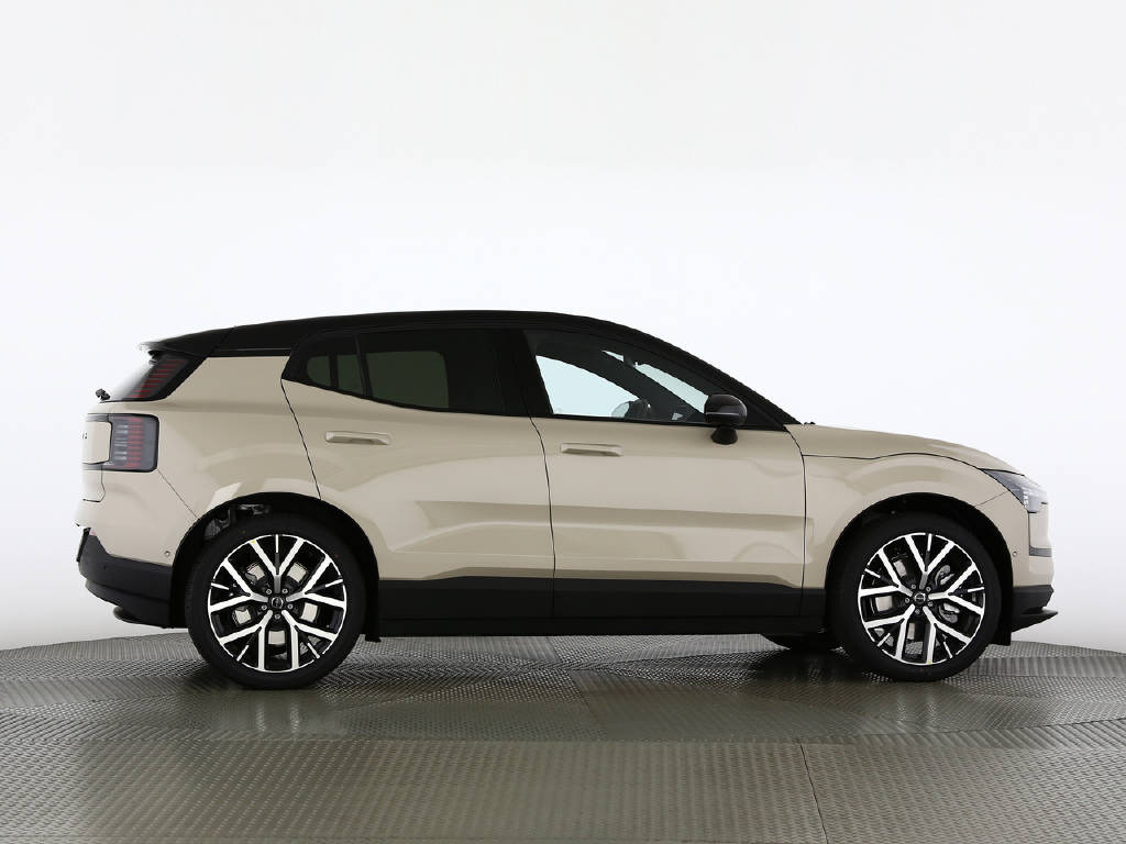 VOLVO EX 30 P8 Twin Ultra Performance AWD-image-15