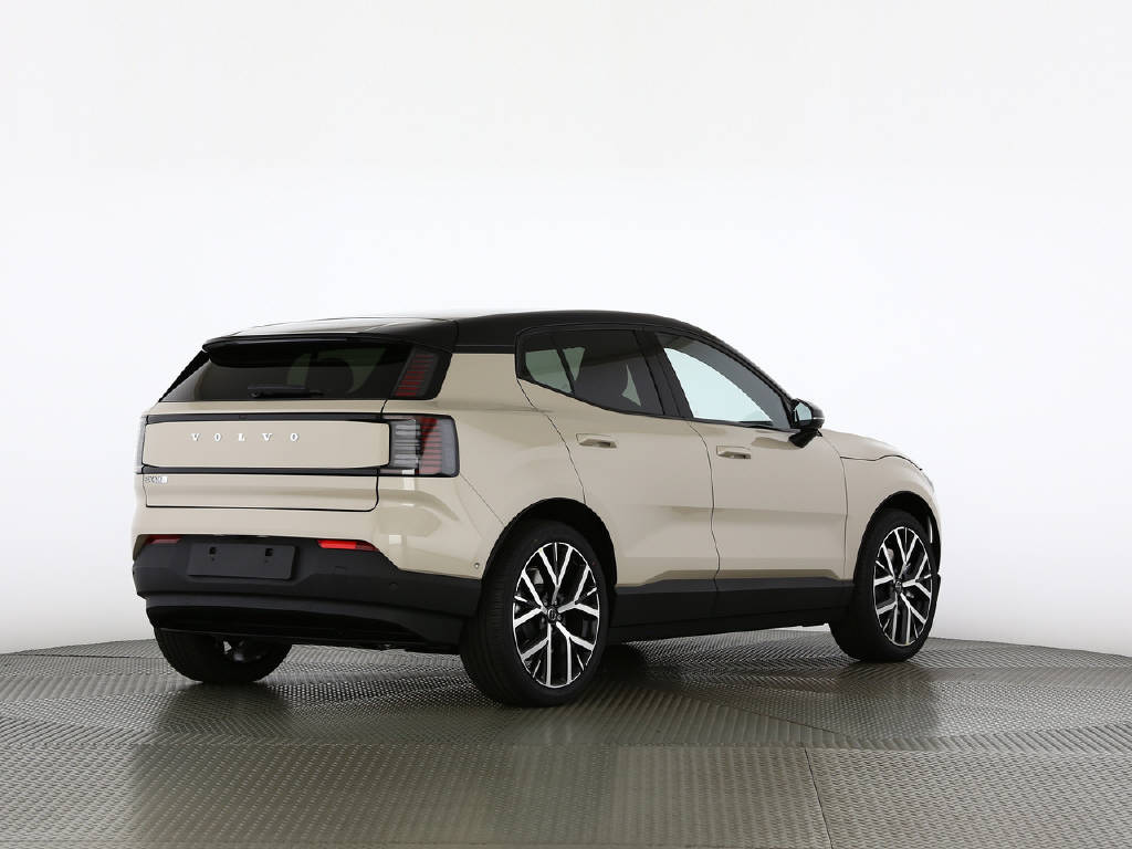 VOLVO EX 30 P8 Twin Ultra Performance AWD-image-12