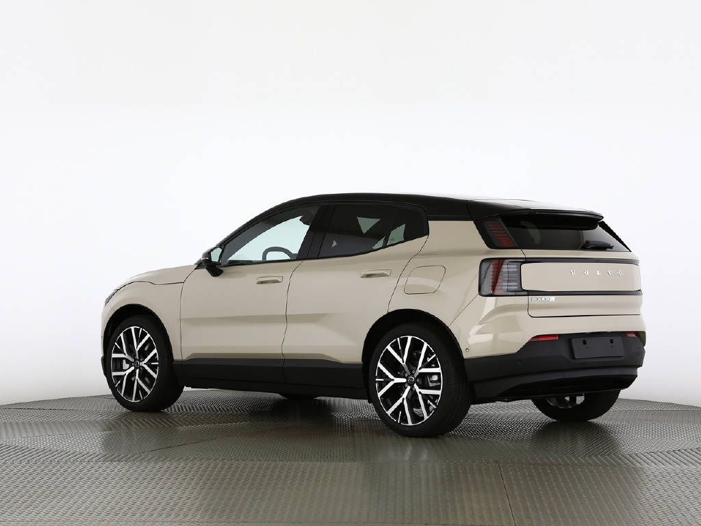VOLVO EX 30 P8 Twin Ultra Performance AWD-image-7
