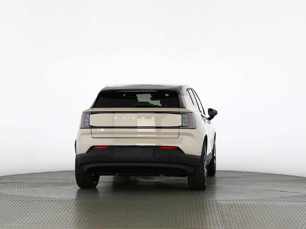 VOLVO EX 30 P8 Twin Ultra Performance AWD-image-10