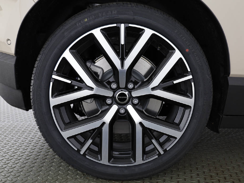 VOLVO EX 30 P8 Twin Ultra Performance AWD-image-4