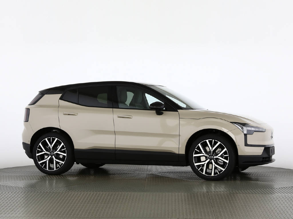 VOLVO EX 30 P8 Twin Ultra Performance AWD-image-17
