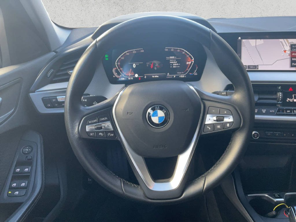 BMW 118i-image-9