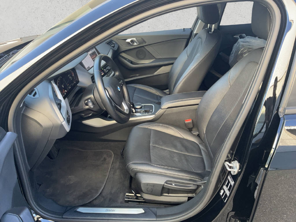 BMW 118i-image-8