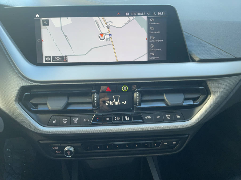 BMW 118i-image-11