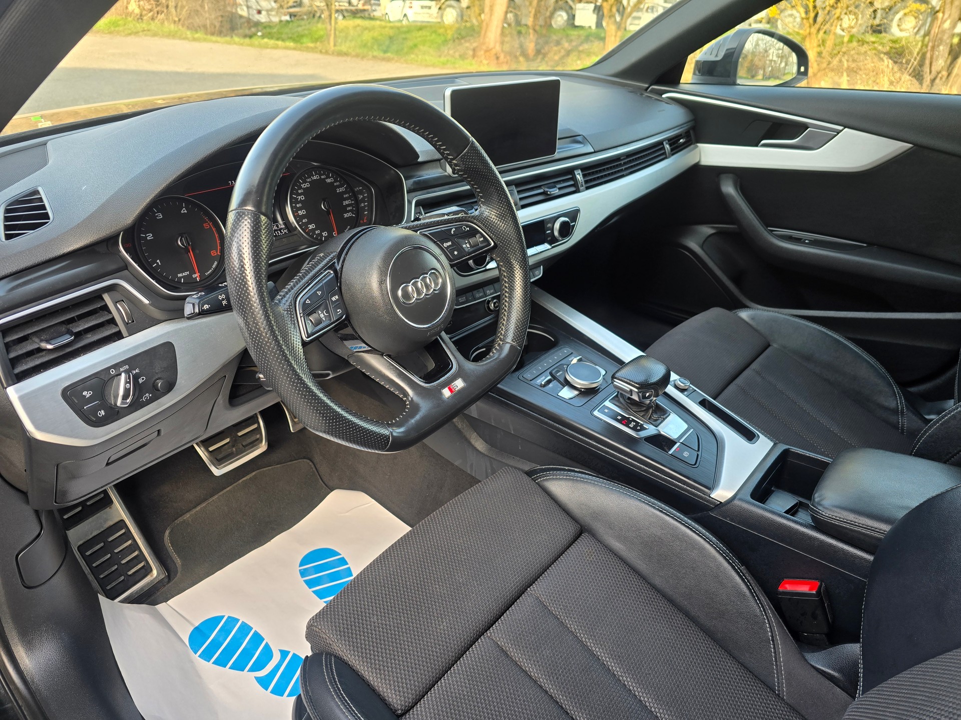 AUDI A4 Avant 2.0 TDI Design S-tronic-image-12