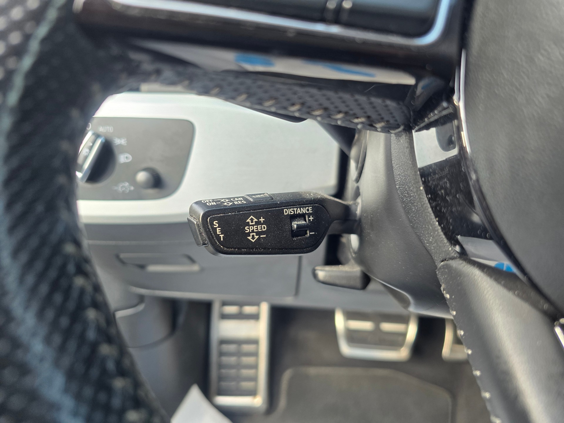 AUDI A4 Avant 2.0 TDI Design S-tronic-image-18