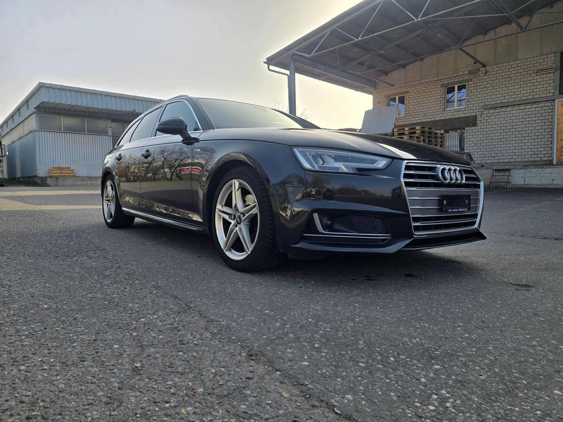 AUDI A4 Avant 2.0 TDI Design S-tronic-image-2