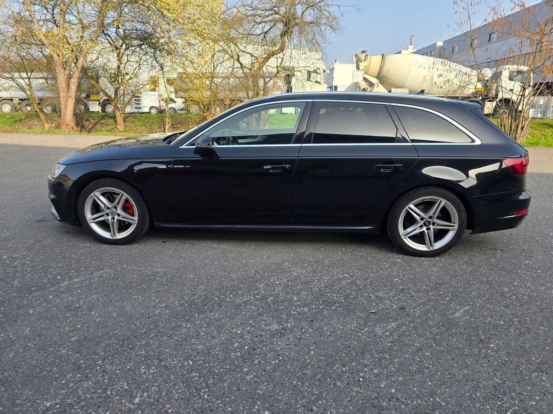 AUDI A4 Avant 2.0 TDI Design S-tronic-image-9