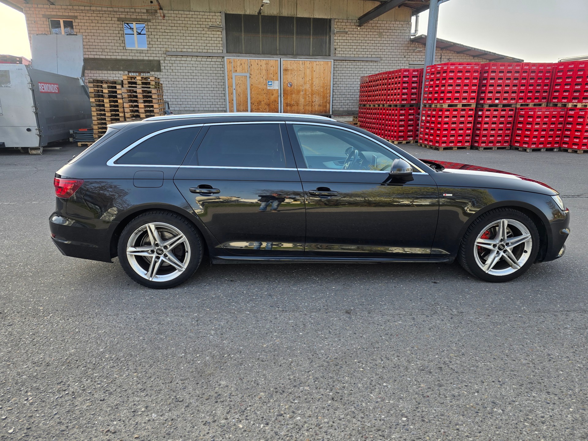 AUDI A4 Avant 2.0 TDI Design S-tronic-image-8