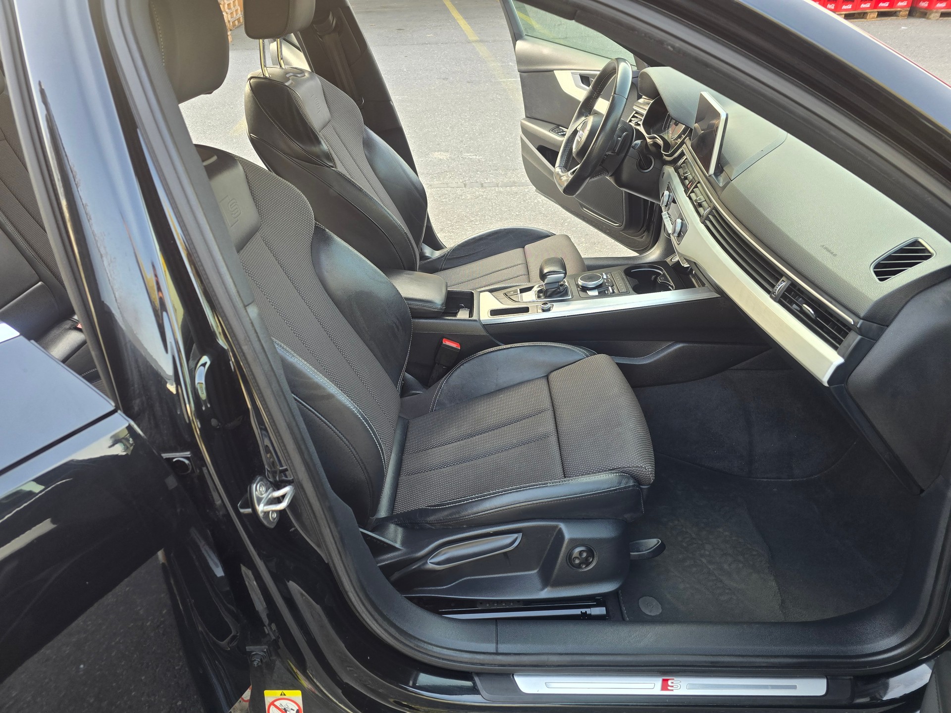AUDI A4 Avant 2.0 TDI Design S-tronic-image-15