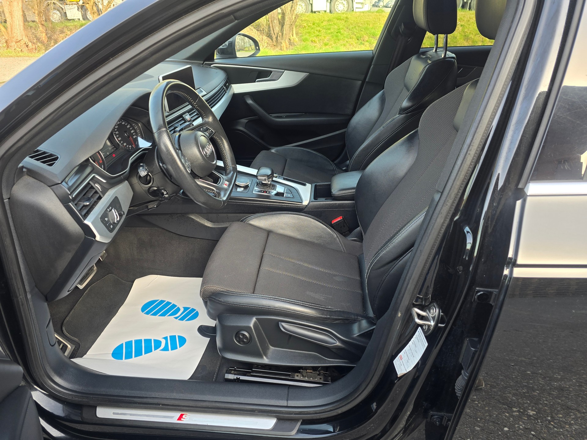 AUDI A4 Avant 2.0 TDI Design S-tronic-image-10