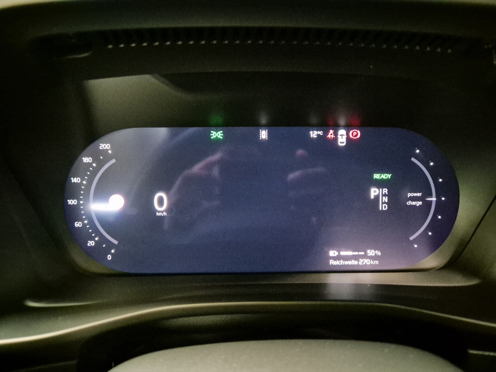 VOLVO EX40 Twin Black Edition AWD-image-12