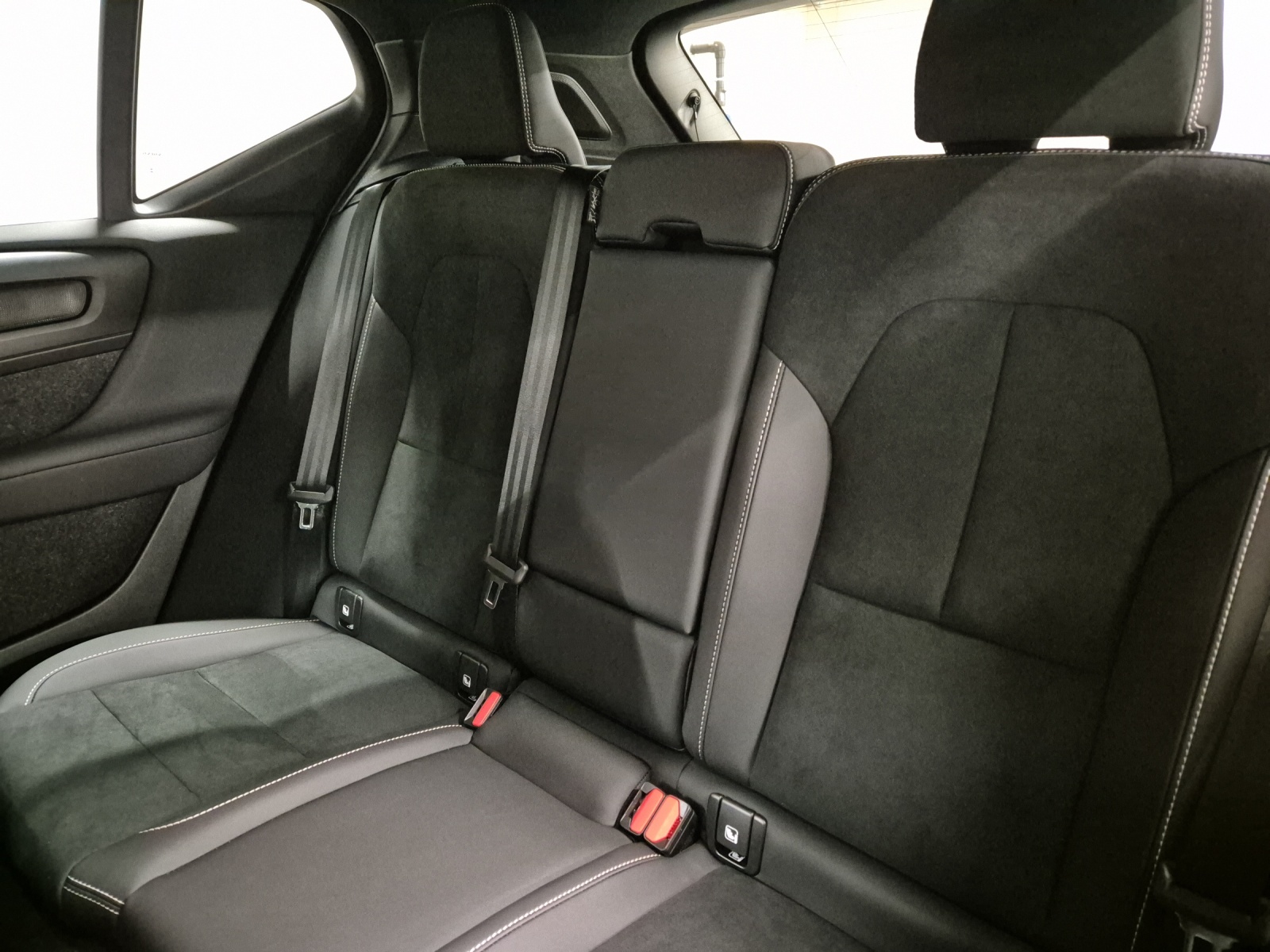 VOLVO EX40 Twin Black Edition AWD-image-15