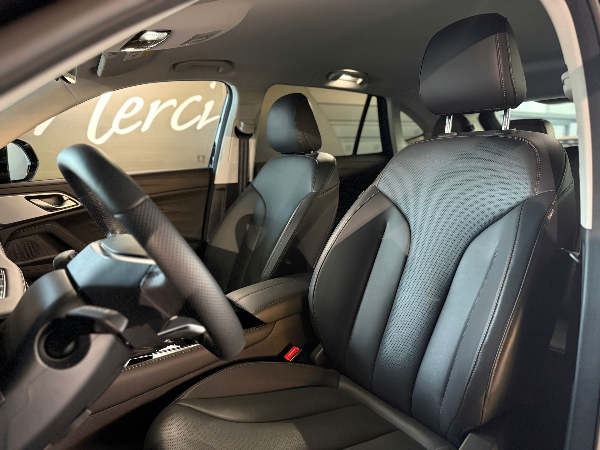 MG HS 1.5 T PHEV Luxury-showroom-element-3
